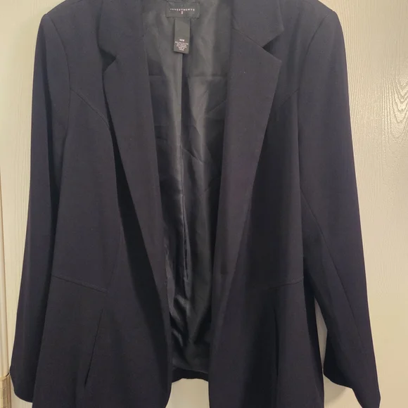 Investments Classic Black Blazer - Picture 2 of 8
